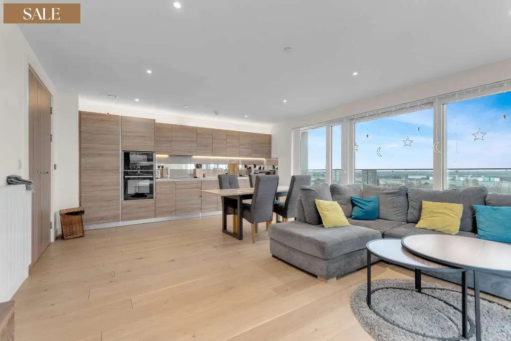 Duke Of Wellington Avenue, London, SE18 - A beautifully presented three bedroom, two bath apartment located in Royal Arsenal Riverside, a prestigious development with excellent on site amenities | IIG Estates