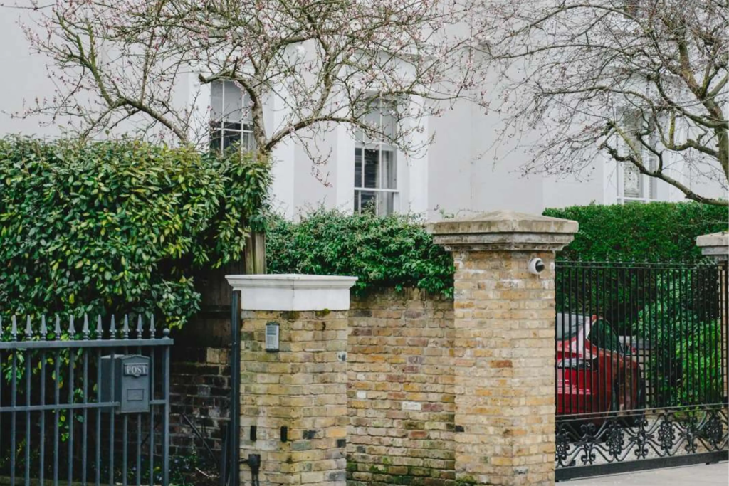 Leafy green entrance to a drive in a prime London location | IIG Estates