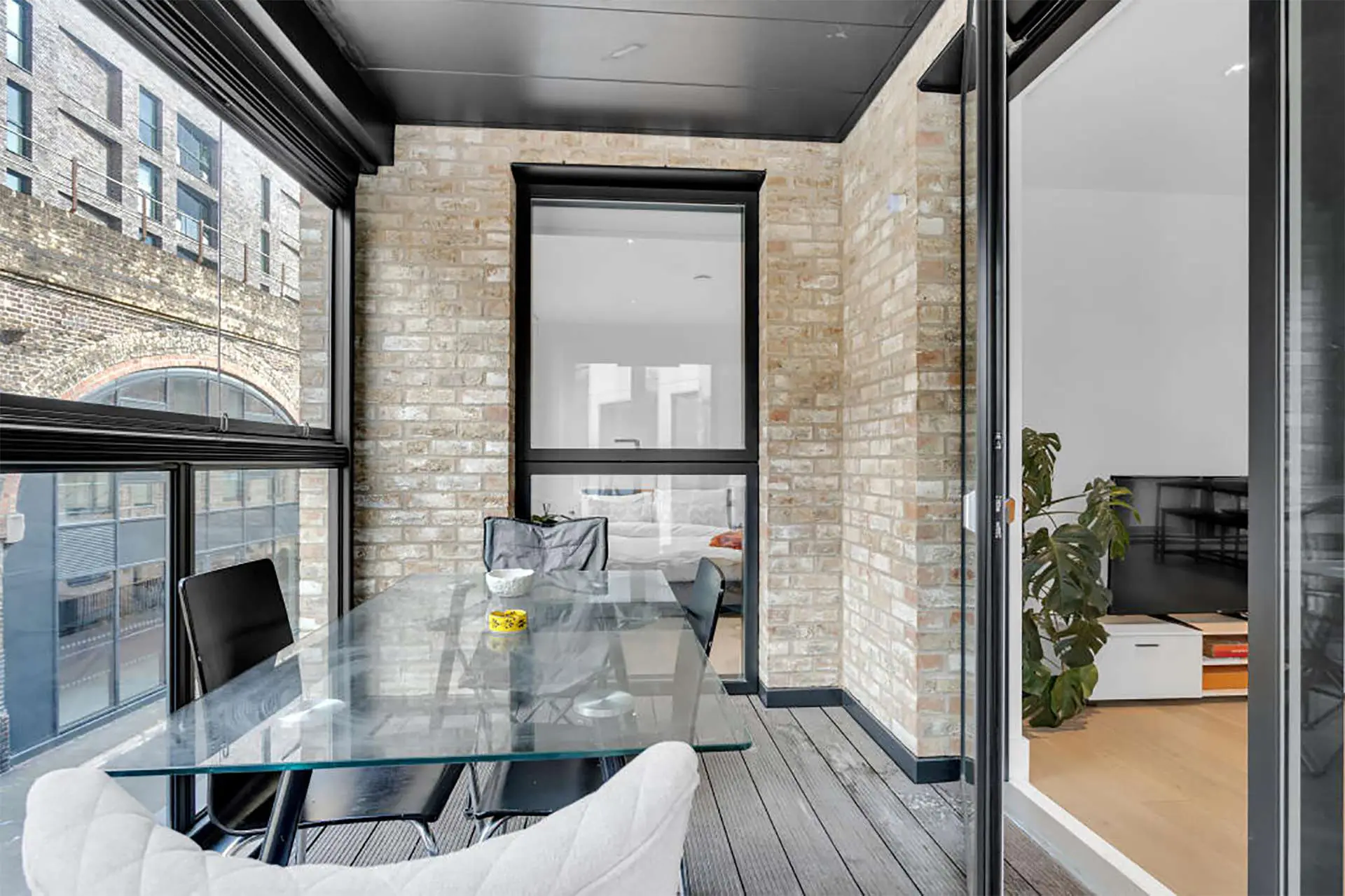 Beautiful terrace with outside seating in Patch Terrace London SW8 | IIG Estates