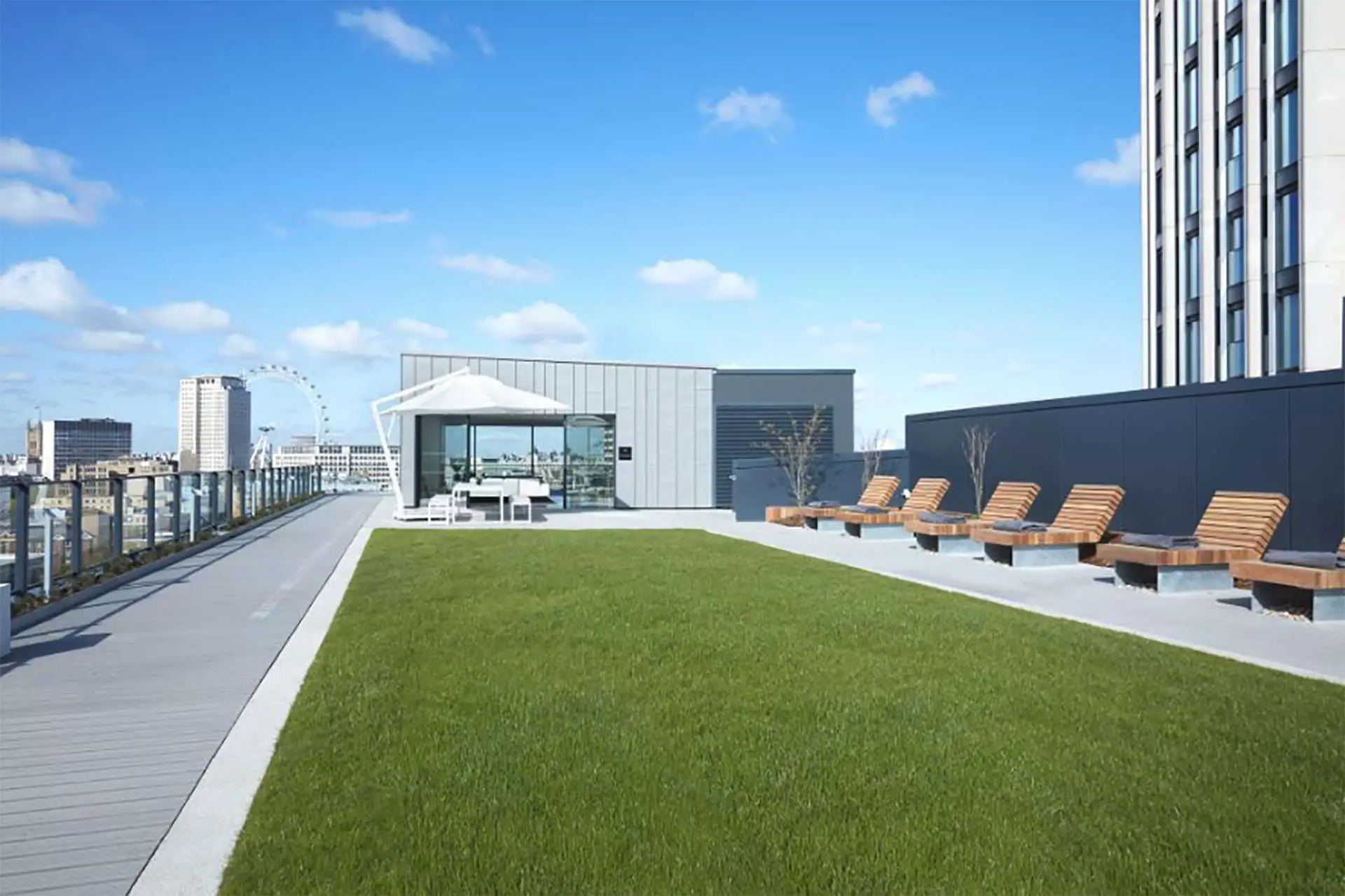 Roof terrace with sun loungers on the top of Upper Ground London SE1 | IIG Estates